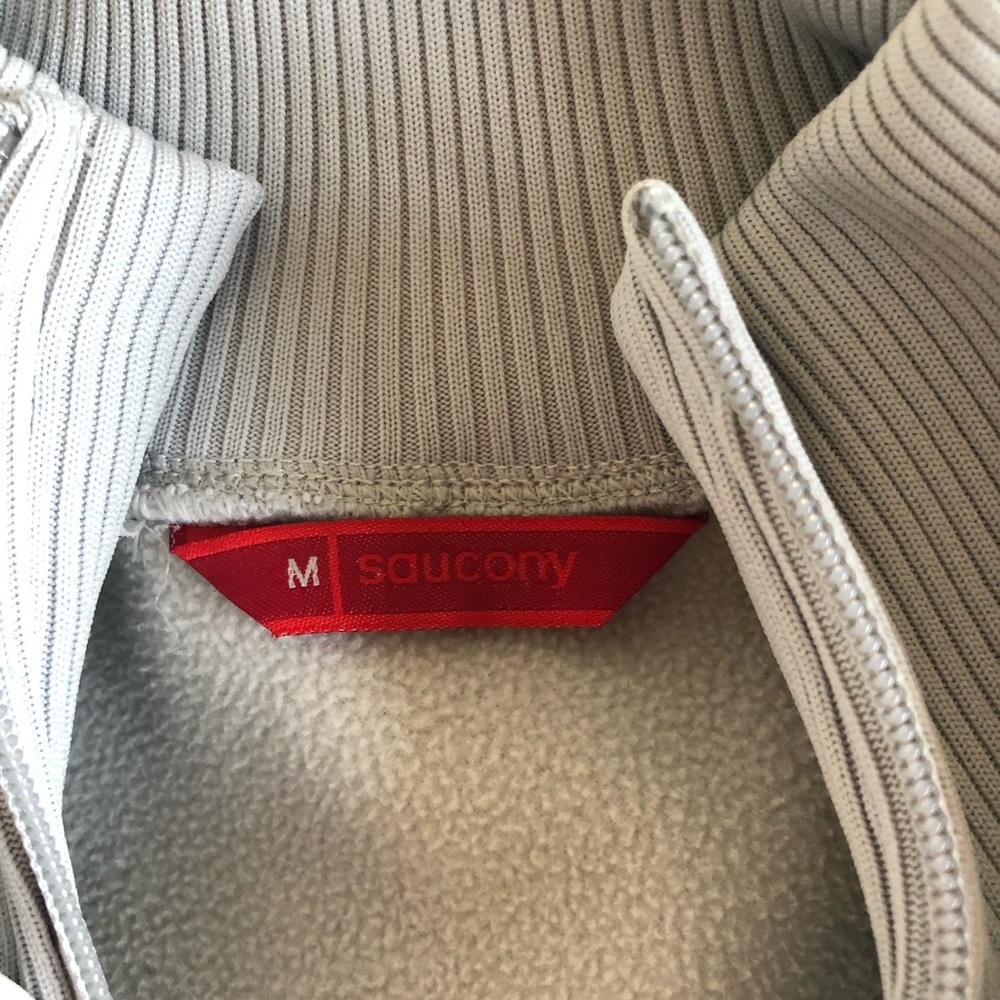 Saucony zip Front Jacket with Hood M - Picture 2 of 4